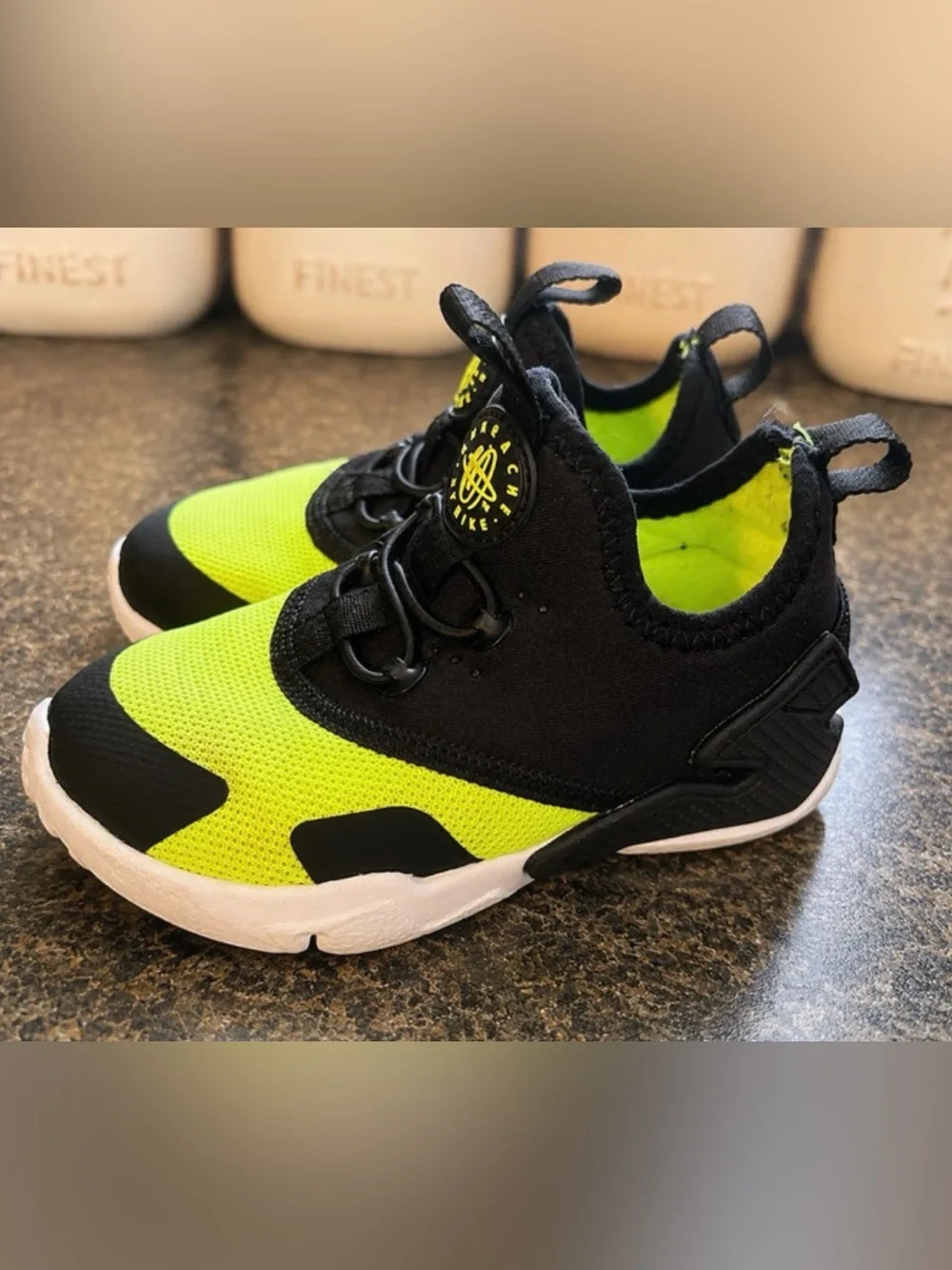Nike kids green and black 8c
